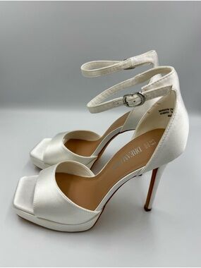 Dream Pairs White Satin Platform Sandals | Ankle Strap Formal Stiletto Size 8.5